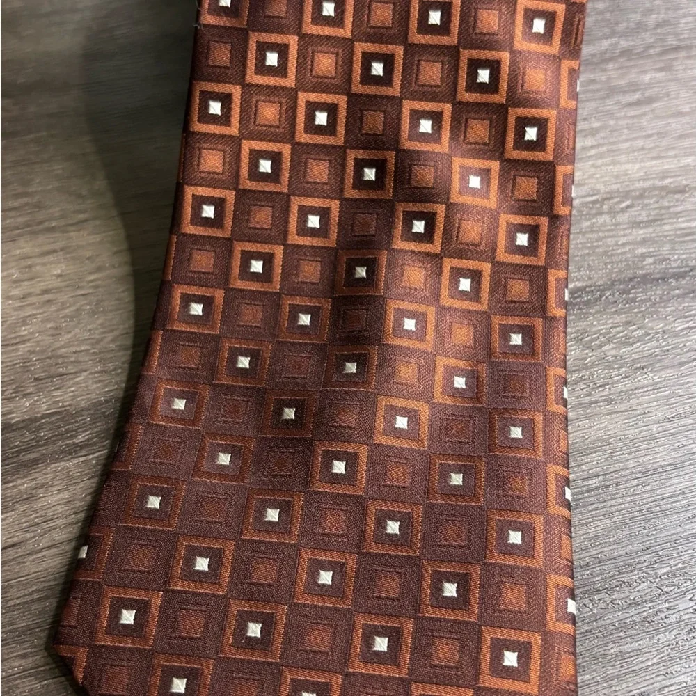 Elegant Brown Geometric Tie